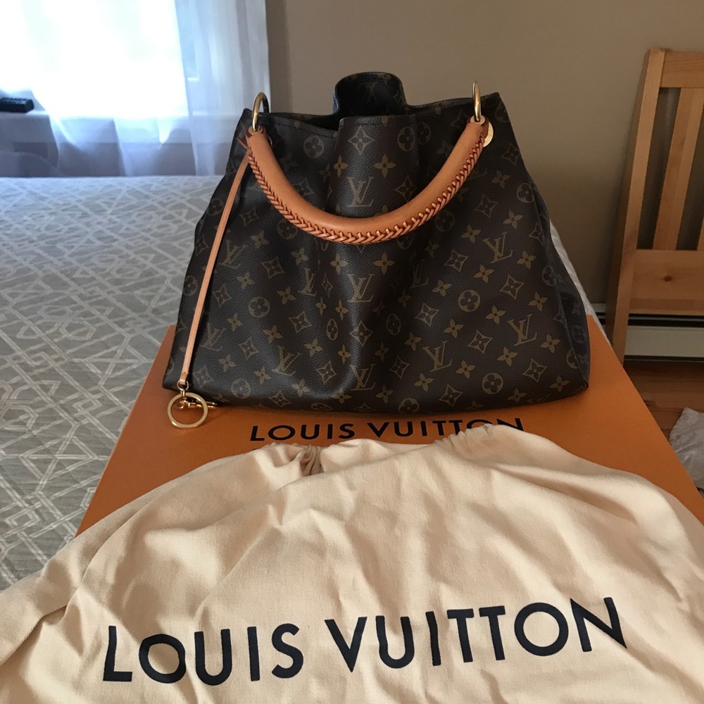 Artsy Mm Louis Vuitton mongram